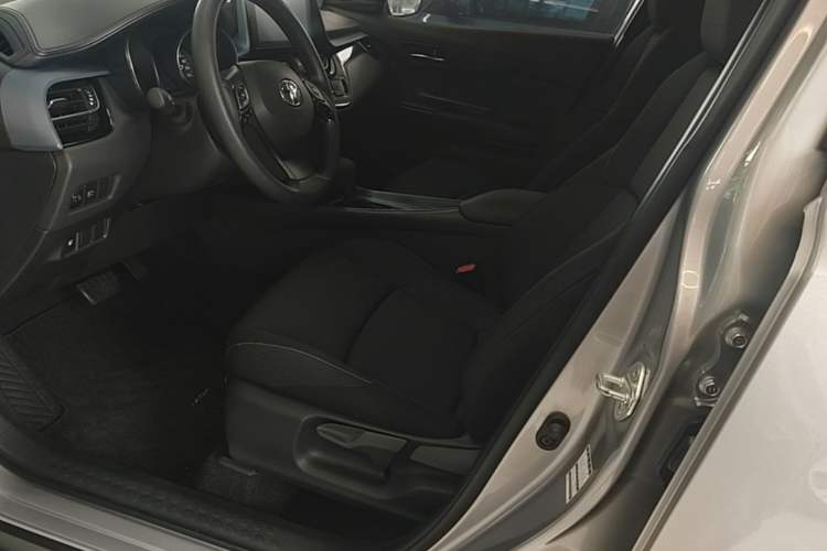 Used Toyota IZOA 2021 2.0L Yixing Version Left Front Seat