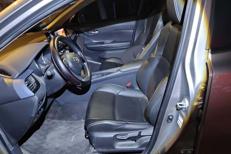 Used Toyota IZOA 2021 2.0L Enjoy Edition Left Front Seat