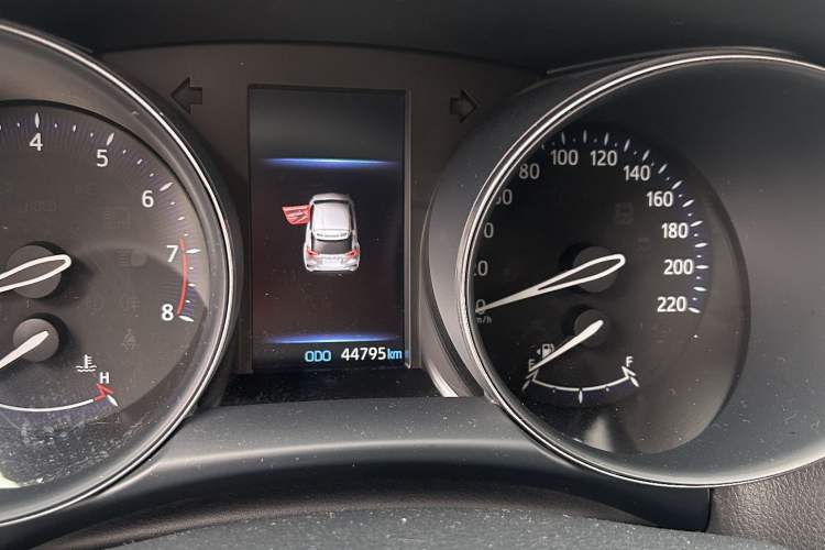 Used Toyota IZOA 2021 2.0L Enjoy Edition Odometer Close Up