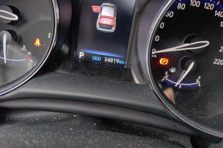 Used Toyota IZOA 2021 2.0L Yichi Version Odometer Close Up