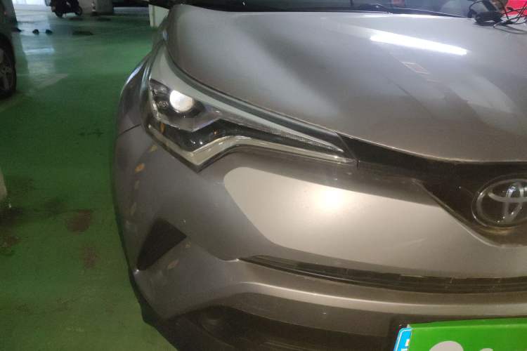 Used Toyota IZOA 2021 2.0L Yichi Version Right Front Headlight