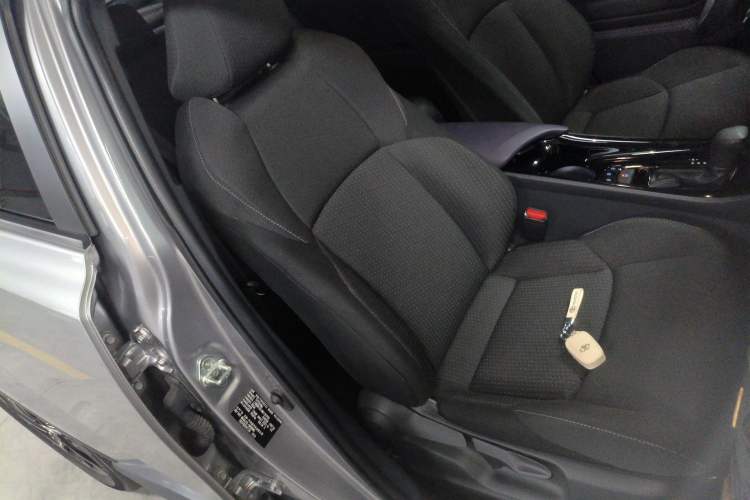 Used Toyota IZOA 2021 2.0L Yichi SPORT Right Front Seat