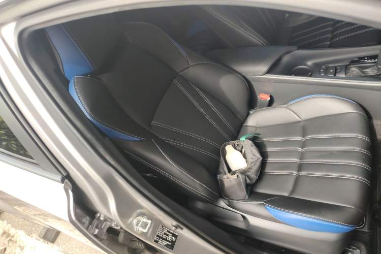Used Toyota IZOA 2021 2.0L Yixing Version Right Front Seat
