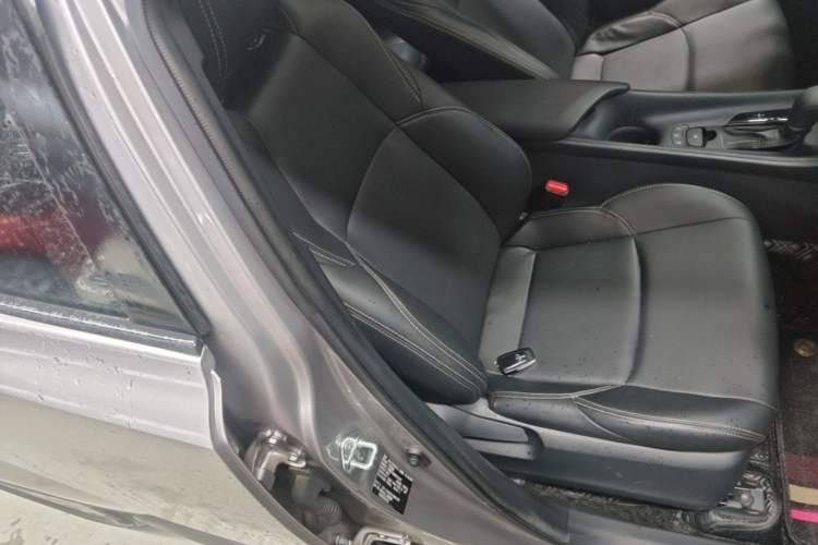 Used Toyota IZOA 2021 2.0L Yixing Version Right Front Seat