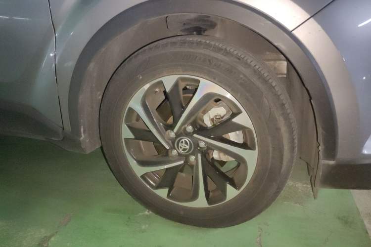 Used Toyota IZOA 2021 2.0L Yichi Version Right Front Wheel Hub