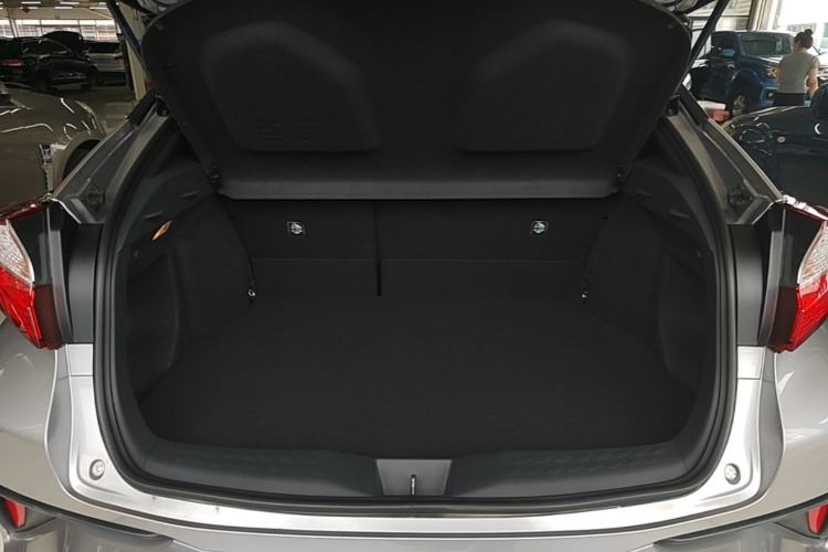 Used Toyota IZOA 2021 2.0L Yixing Version Trunk