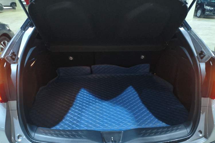 Used Toyota IZOA 2021 Dual-Motor 2.0L Yixiang Edition Trunk