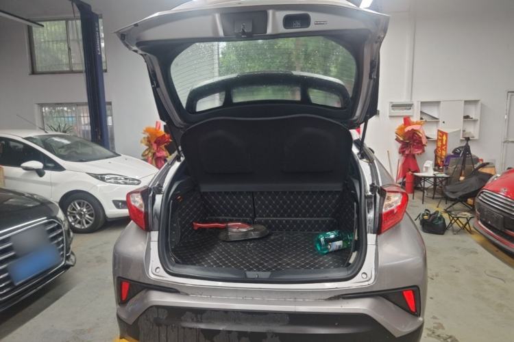 Used Toyota IZOA 2021 2.0L Yixing Version Trunk