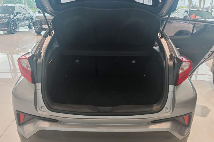 Used Toyota IZOA 2021 2.0L Enjoy Edition Trunk