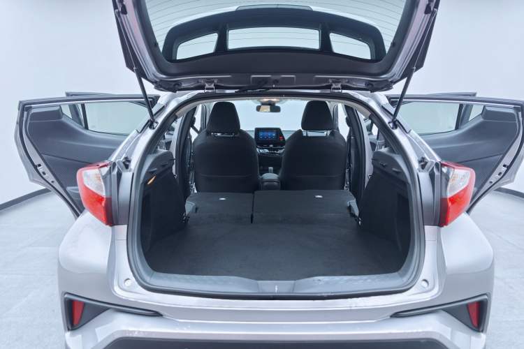 Used Toyota IZOA 2021 2.0L Enjoy Edition Trunk