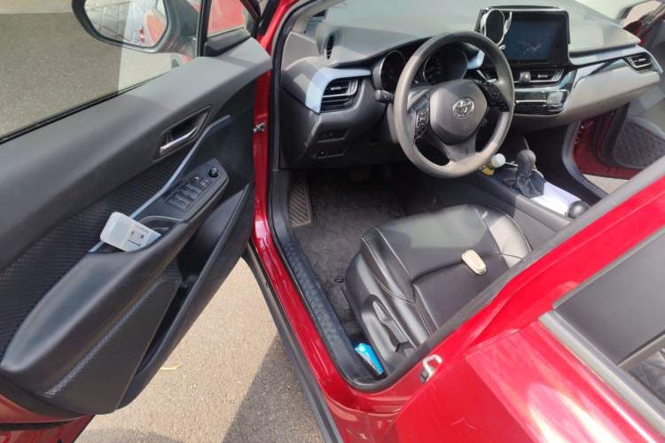 Used Toyota IZOA 2021 2.0L Enjoy Edition Driver Seat
