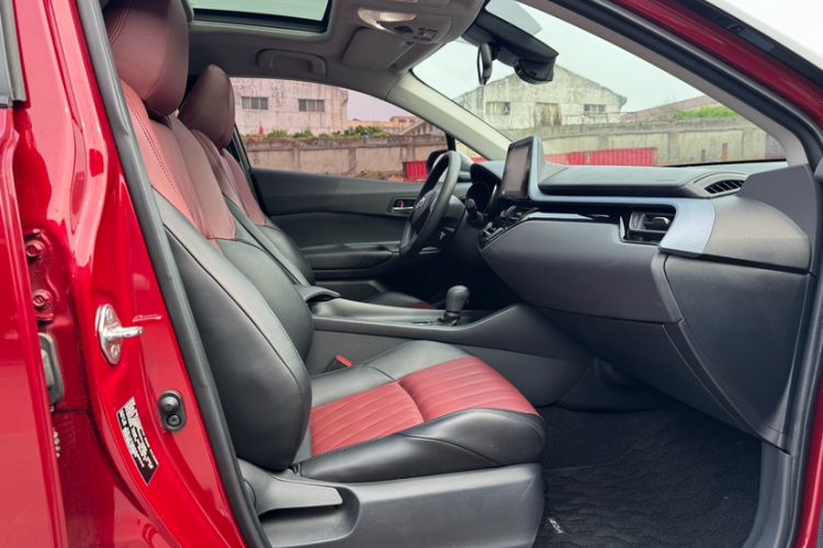 Used Toyota IZOA 2021 2.0L Enjoy Edition Right Front Seat