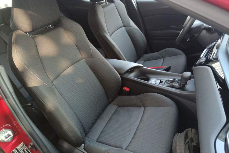 Used Toyota IZOA 2021 Dual-Motor 2.0L Yixiang Edition Right Front Seat