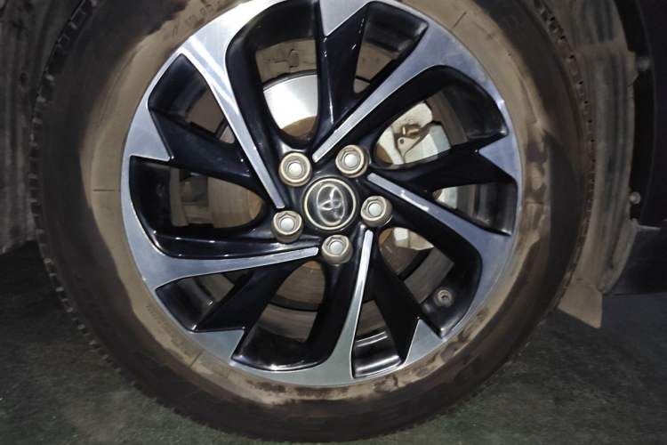 Used Toyota IZOA 2021 2.0L Yixing Version Right Front Wheel Hub