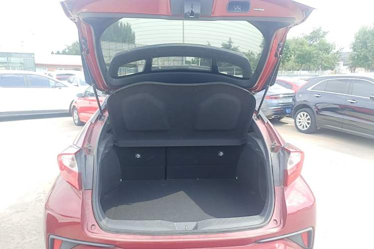 Used Toyota IZOA 2021 2.0L Enjoy Edition Trunk