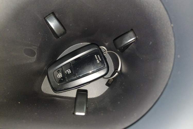 Used Toyota IZOA 2021 Dual-Motor 2.0L Yixiang Edition Vehicle Key