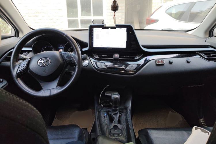 Used Toyota IZOA 2021 2.0L Enjoy Edition Center Console