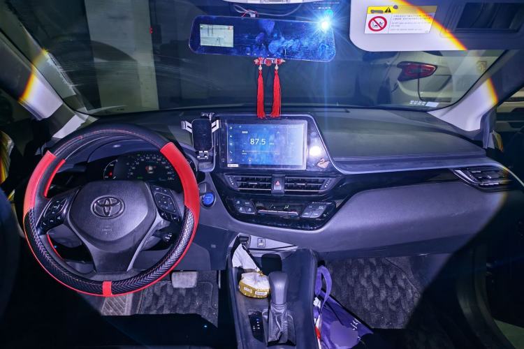 Used Toyota IZOA 2021 Dual-Motor 2.0L Yixiang Edition Center Console