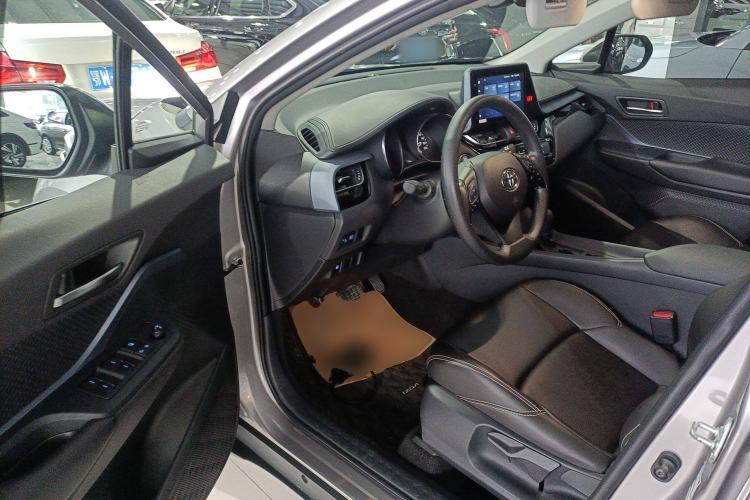 Used Toyota IZOA 2021 2.0L Enjoy Edition Driver Seat