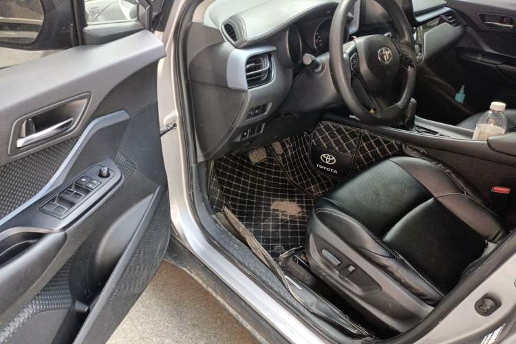 Used Toyota IZOA 2021 2.0L Enjoy Edition Driver Seat