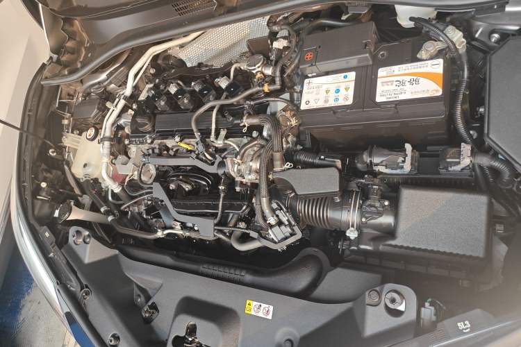 Used Toyota IZOA 2021 2.0L Enjoy Edition Engine Bay