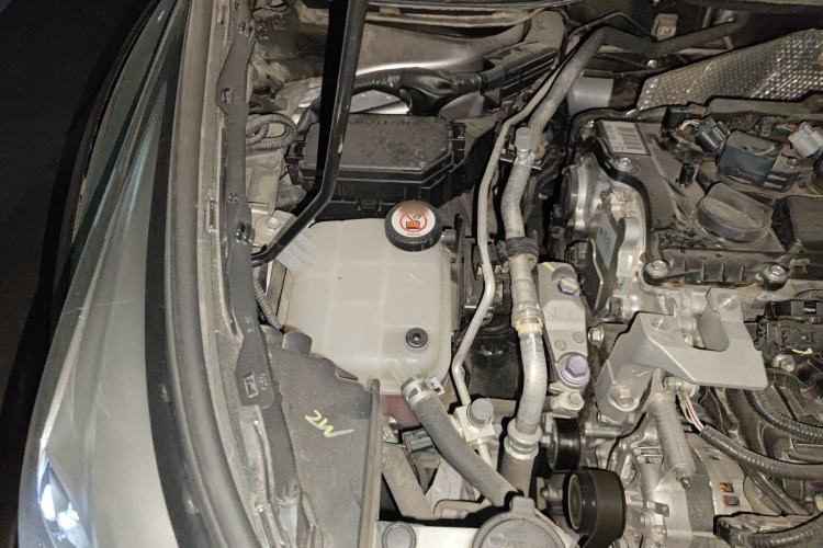 Used Toyota IZOA 2021 2.0L Yichi SPORT Engine Bay Right