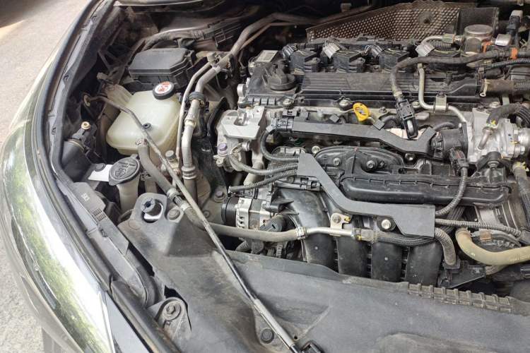 Used Toyota IZOA 2021 2.0L Enjoy Edition Engine Bay Right