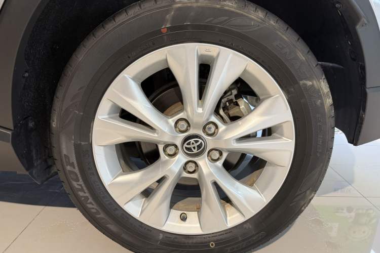 Used Toyota IZOA 2021 2.0L Yixing Version Exterior 7