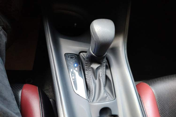 Used Toyota IZOA 2021 Dual-Motor 2.0L Yi Xing Edition Gear Lever