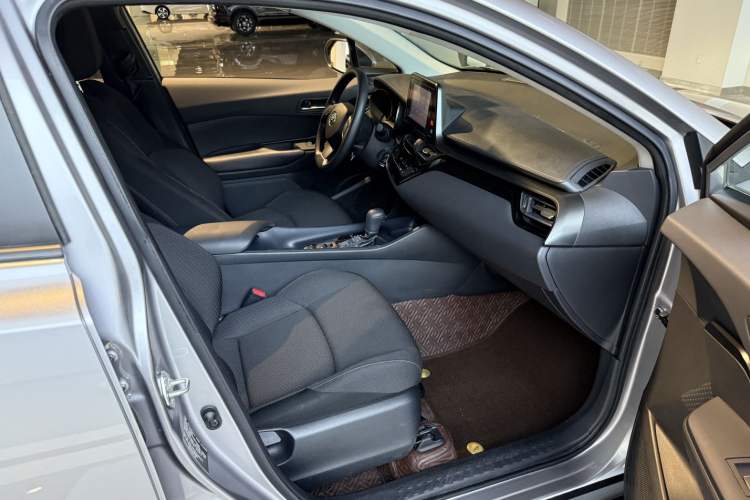 Used Toyota IZOA 2021 2.0L Yixing Version Interior 10