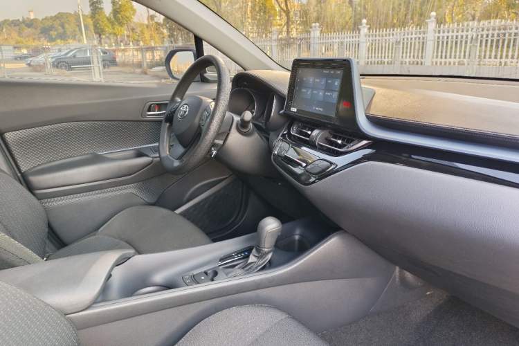 Used Toyota IZOA 2021 2.0L Enjoy Edition Interior 11