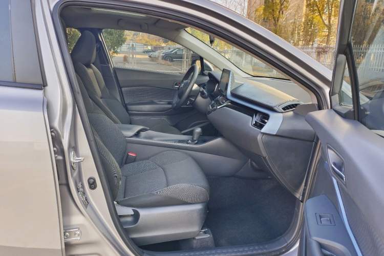 Used Toyota IZOA 2021 2.0L Enjoy Edition Interior 12