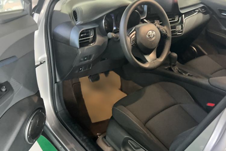 Used Toyota IZOA 2021 2.0L Enjoy Edition Interior 2