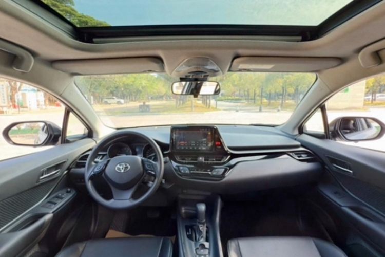 Used Toyota IZOA 2021 2.0L Yixing Version Interior 3