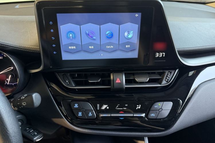 Used Toyota IZOA 2021 2.0L Yixing Version Interior 3