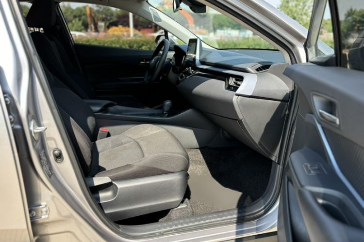 Used Toyota IZOA 2021 2.0L Yichi Version Interior 3