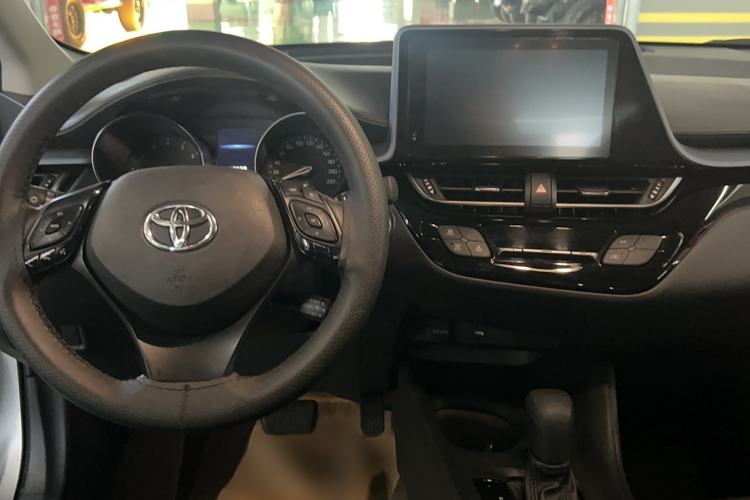 Used Toyota IZOA 2021 2.0L Enjoy Edition Interior 3