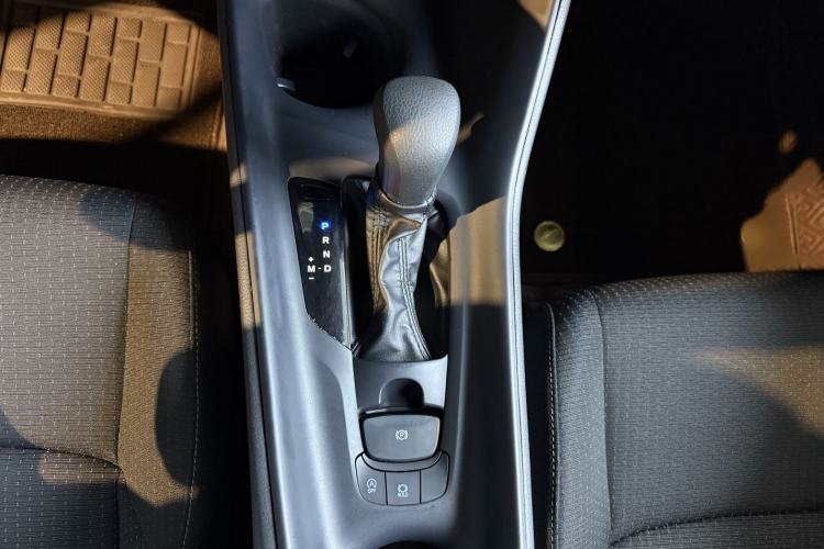 Used Toyota IZOA 2021 2.0L Yixing Version Interior 4