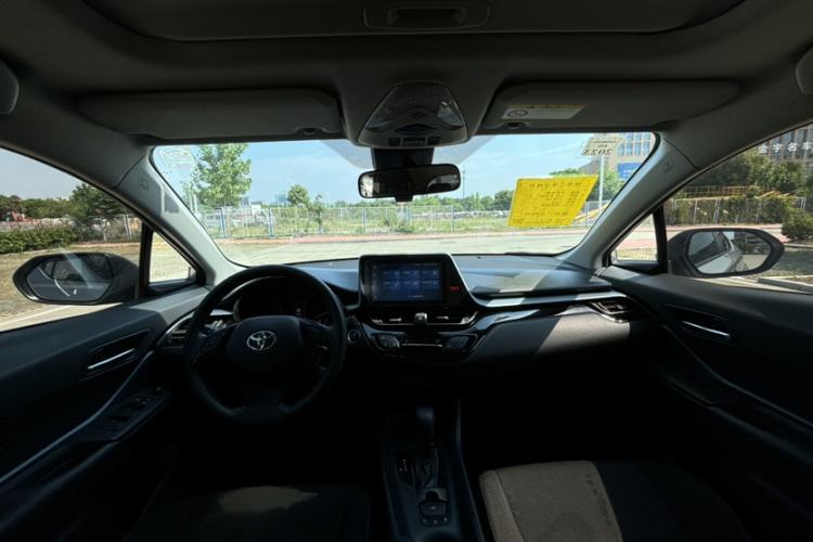 Used Toyota IZOA 2021 2.0L Yichi Version Interior 4