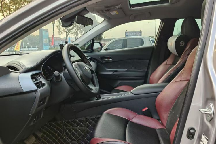 Used Toyota IZOA 2021 Dual-Motor 2.0L Yi Xing Edition Interior 4
