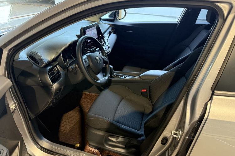 Used Toyota IZOA 2021 2.0L Yixing Version Interior 5