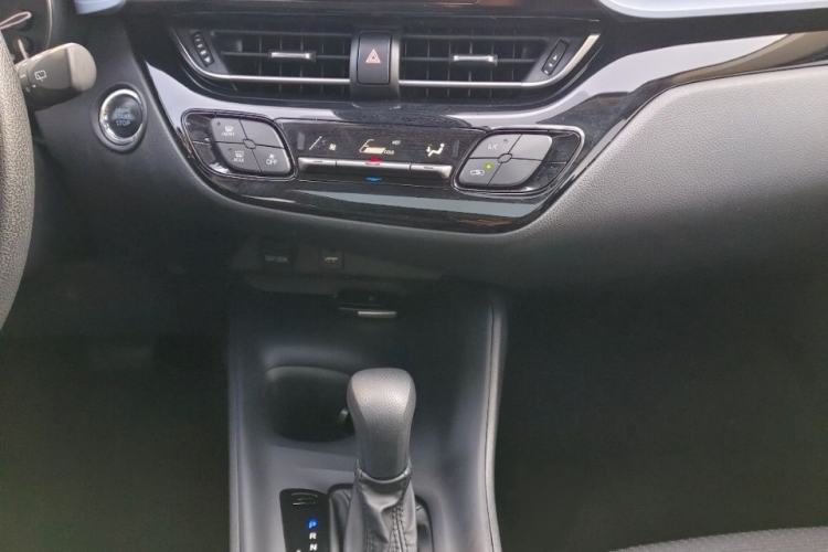 Used Toyota IZOA 2021 2.0L Enjoy Edition Interior 7