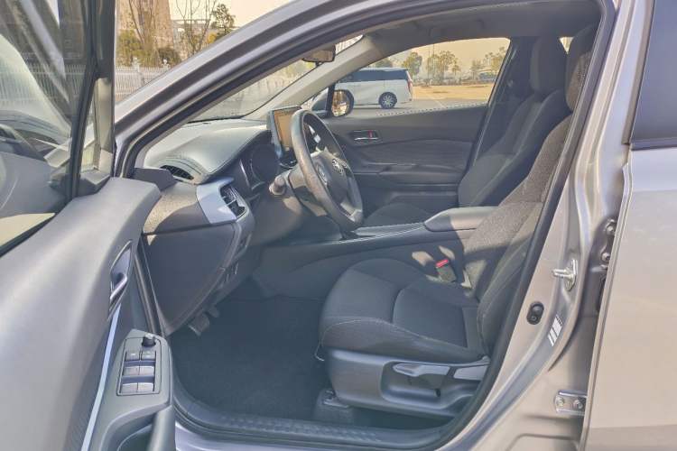Used Toyota IZOA 2021 2.0L Enjoy Edition Interior 8