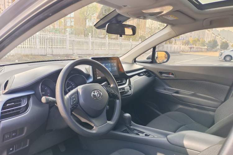 Used Toyota IZOA 2021 2.0L Enjoy Edition Interior 9