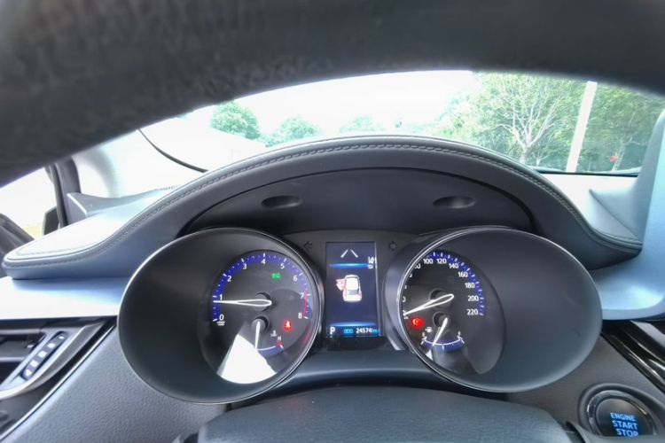 Used Toyota IZOA 2021 2.0L Enjoy Edition Odometer Close Up