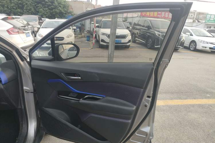 Used Toyota IZOA 2021 2.0L Enjoy Edition Right Front Door Interior