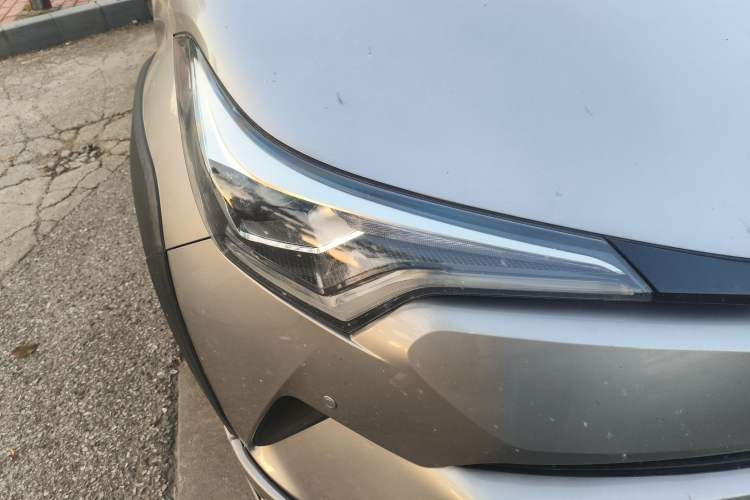 Used Toyota IZOA 2021 2.0L Yichi SPORT Right Front Headlight
