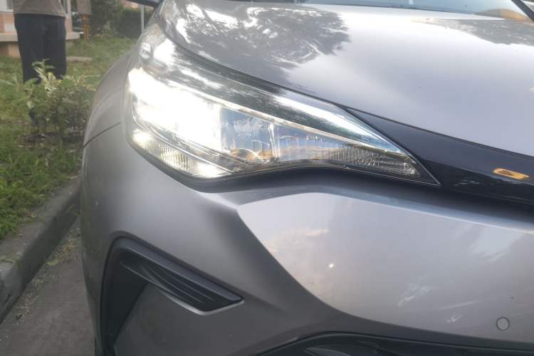 Used Toyota IZOA 2021 2.0L Enjoy Edition Right Front Headlight