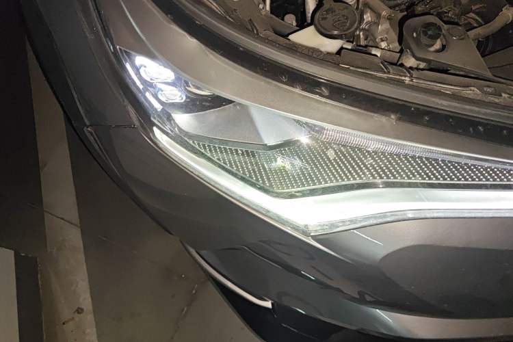 Used Toyota IZOA 2021 2.0L Yichi SPORT Right Front Headlight