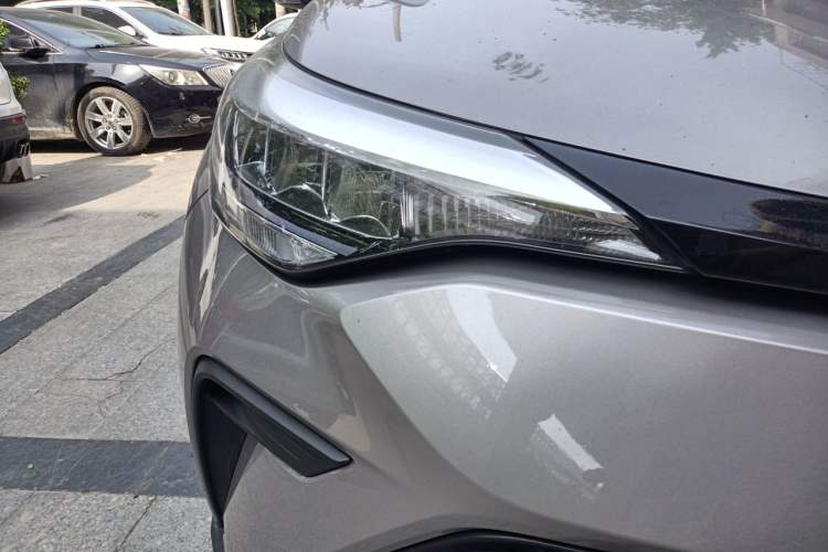 Used Toyota IZOA 2021 2.0L Enjoy Edition Right Front Headlight